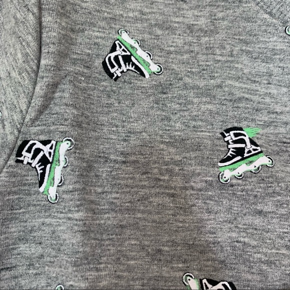 Miles the label NWOT Grey W/Roller Blade Print Short Sleeve Sweatshirt 12M or 4Y - Picture 2 of 5